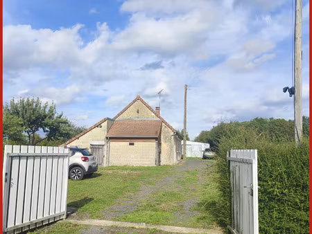 vente habitable de suite. petite maison 1 ch sur 6400 m2 de jardin et pré. .hangar de 60 m