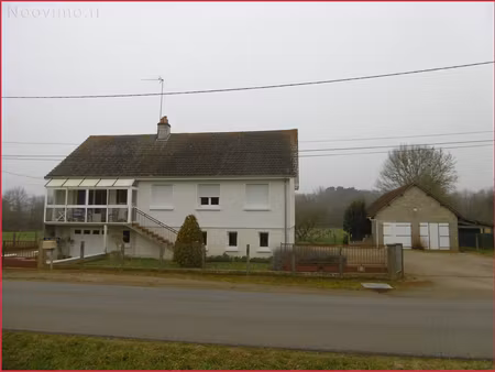 vente maison sur sous sol 4 chambres. 1hectare 700 de terrain .80 m2 de dépendances