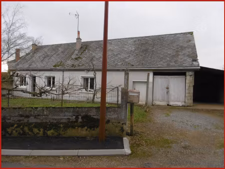 vente a restaurer longère en centre de village 300 m2 de terrain avec puits