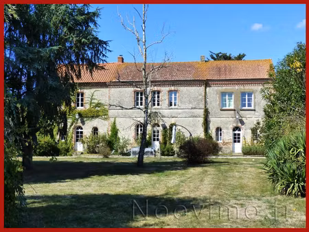 vente propriete du 19ème siècle de 300 m2 avec terrain de 4ha environ