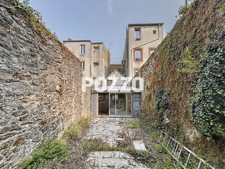 immeuble à granville (50400) de 100m² environ.