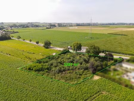 terrain à bâtir de 3281m2 dans un secteur prisé.