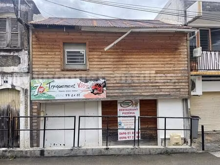 immeuble de bourg de 2 niveaux au marin