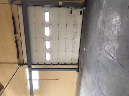 batiment de 423 m² avec atelier et bureaux a st cyr