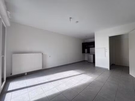 vendu libre  appartement saint génies bellevue t1 + cellier et parking