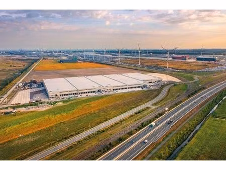 logistieke magazijnen met kantoren te huur