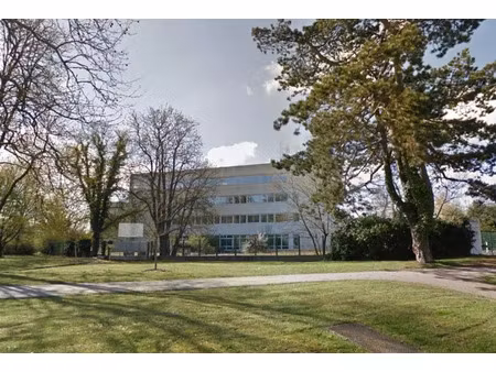 a vendre - bâtiment indépendant avec grand terrain