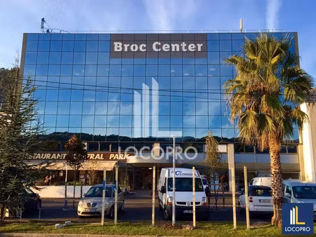 à louer - bureaux - 650 m2 divisibles - zi carros