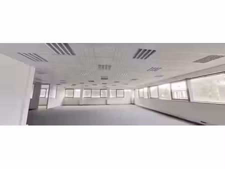 location bureau cergy 357 m²