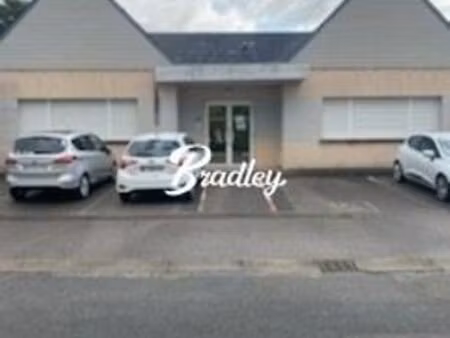 bureau prestigieux de 228 m2 en location - corbie  france