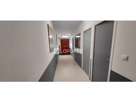 local commercial - bureau ducos