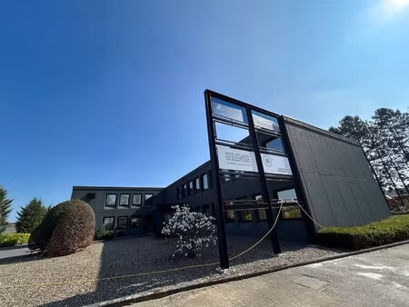 multifunctioneel kantoorgebouw met veel parking te houthalen