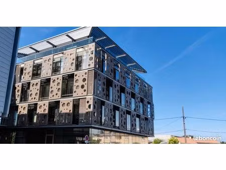 bureaux 198 m2 sur ligne a du tramway