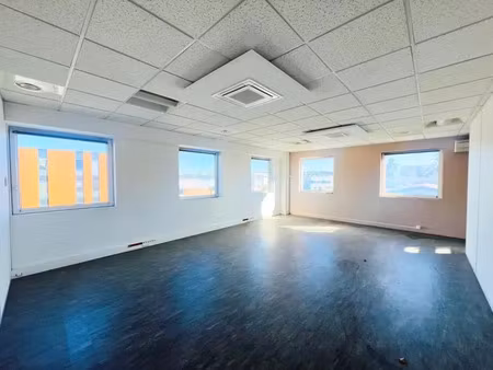 a louer - bureaux - proche gare plaisir grignon et plaisir les clayes