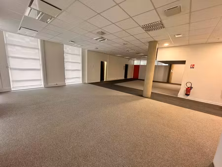 location bureau 228 m² à tours (37200)