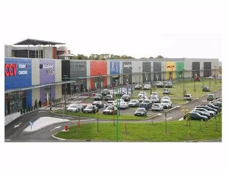 location commerce champniers 807 m²