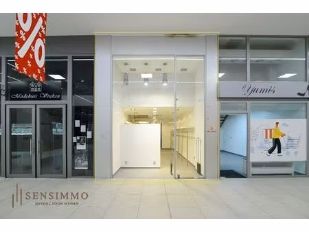 gerenoveerde handelspand in shopping 3 te genk