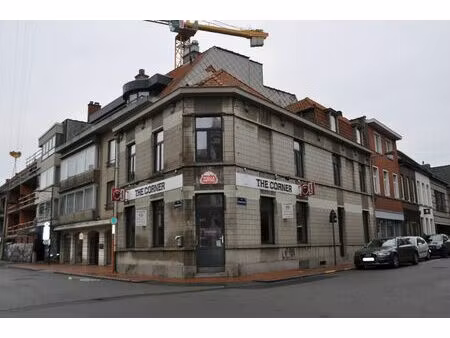 zeer centraal gelegen handelspand met woonst - vroeger café the corner.