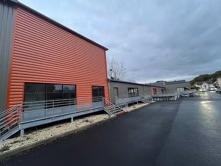 location commerce le blanc 742 m²