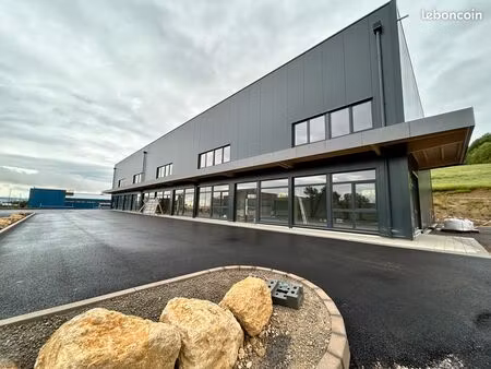local d'activités / dépôt / bureaux / commerce 240m2