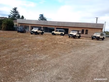 box  garage  entrepôt  parking  stockage