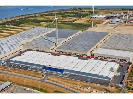 industrieel pand met kantoren te huur