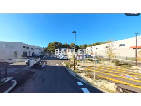 bâtiment neuf de 550 m2 sortie a8 le muy