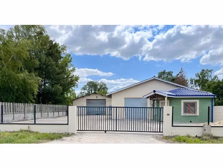 location parking 15 m² à cavignac (33620)  160 €