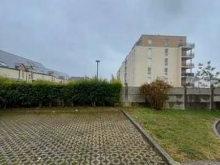 location garage box et parking au mans madeleine (72000) : à louer / le mans madeleine