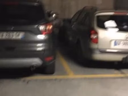 5 places de parking a la location