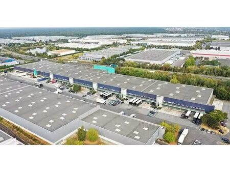 location local d'activités combs la ville 3 907 m²