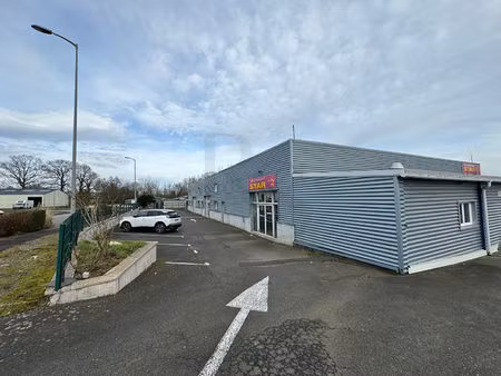 local commercial la lande patry 975 m2