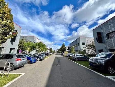 location local d'activités le blanc mesnil 1 670 m²