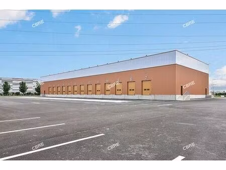 location local d'activités le coudray montceaux 1 960 m²