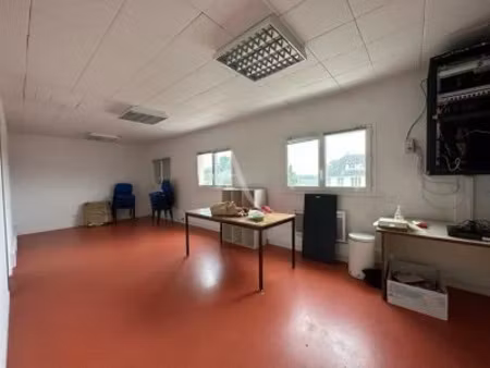 location locaux professionnels 175 m² à mayenne (53100)  900 €