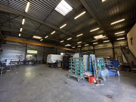 location local d'activités mennecy 718 m²