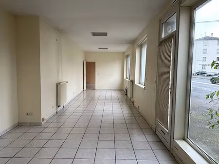 location locaux professionnels 2 pièces 85 m² à mondeville (14120)  750 €