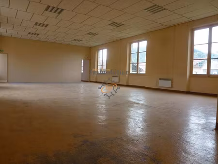 location locaux professionnels à saint-affrique (12400)  600 €