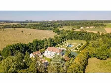 auxerre  magnifique propriété du xviiiè sur l'eau  5.5ha composés de jardins à la français