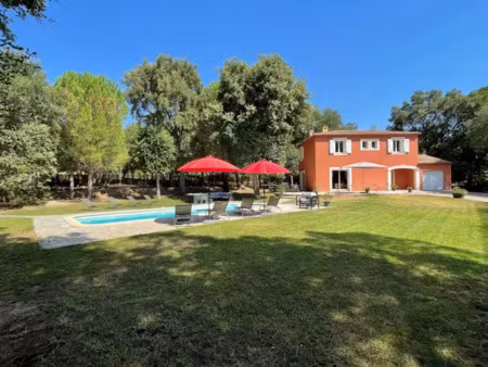 location meublée maison 5 pièces 115 m² à bormes-les-mimosas (83230)  2 200 €