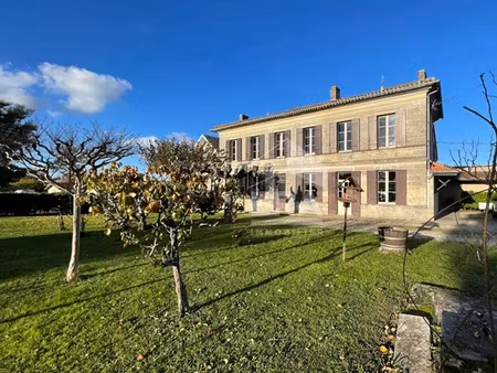 vente maison 6 pièces 240 m² bourg (33710)