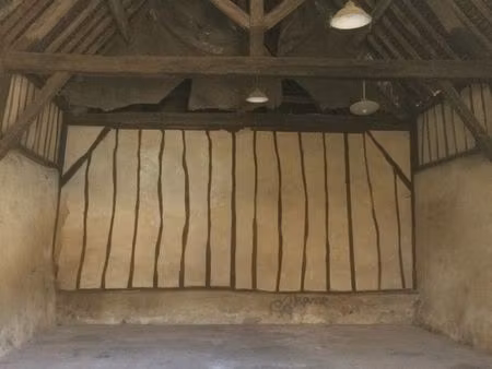 loue surface de stockage dans maison / local / sous sol