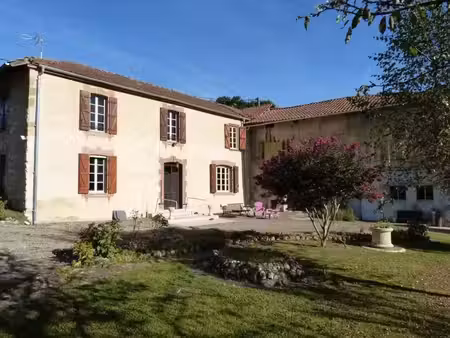à vendre  proche de castelnau magnoac (hautes pyrénées): ferme gasconne des années 1750 av