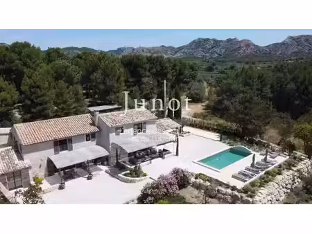luxury 6 pièces farmhouse en location les baux-de-provence  provence-alpes-côte d'azur
