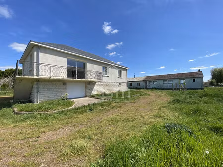 pavillon renove avec dependances