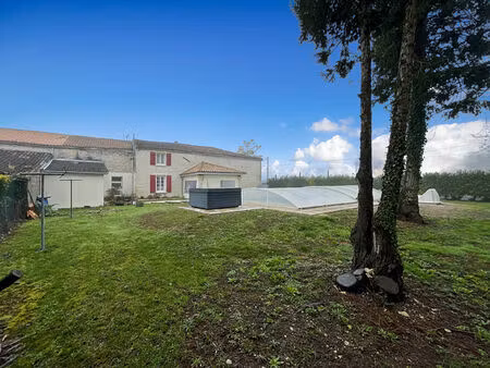 vente maison 7 pièces  203.00m²  romazières