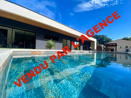 maison contemporaine t5 avec piscine et double garage