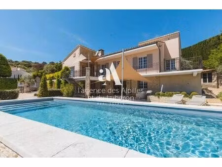 maison de 10 pièces de luxe en location à goult  provence-alpes-côte d'azur