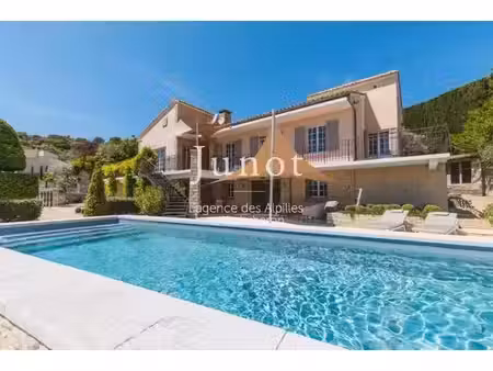 maison de prestige de 350 m2 en location goult  provence-alpes-côte d'azur