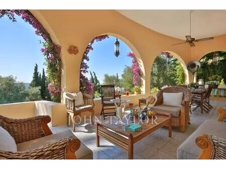 maison de luxe de 9 pièces en location à grasse  provence-alpes-côte d'azur